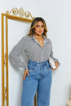 Alternative view of Camisa Feminina Listrada Crepinho Katarina Collections com Punho Babado e Elastano M/G/GG R$ 49,00
