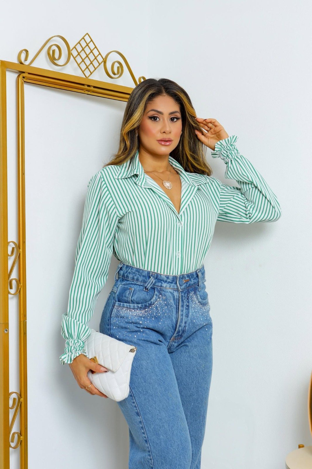 Camisa Feminina Listrada Crepinho Katarina Collections com Punho Babado e Elastano M/G/GG R$ 49,00 - Imagem 3